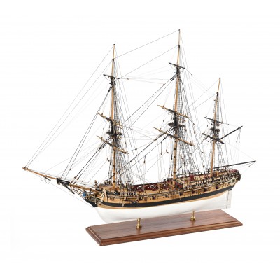 Amati modelo H.M.S. Fly visto de perfil